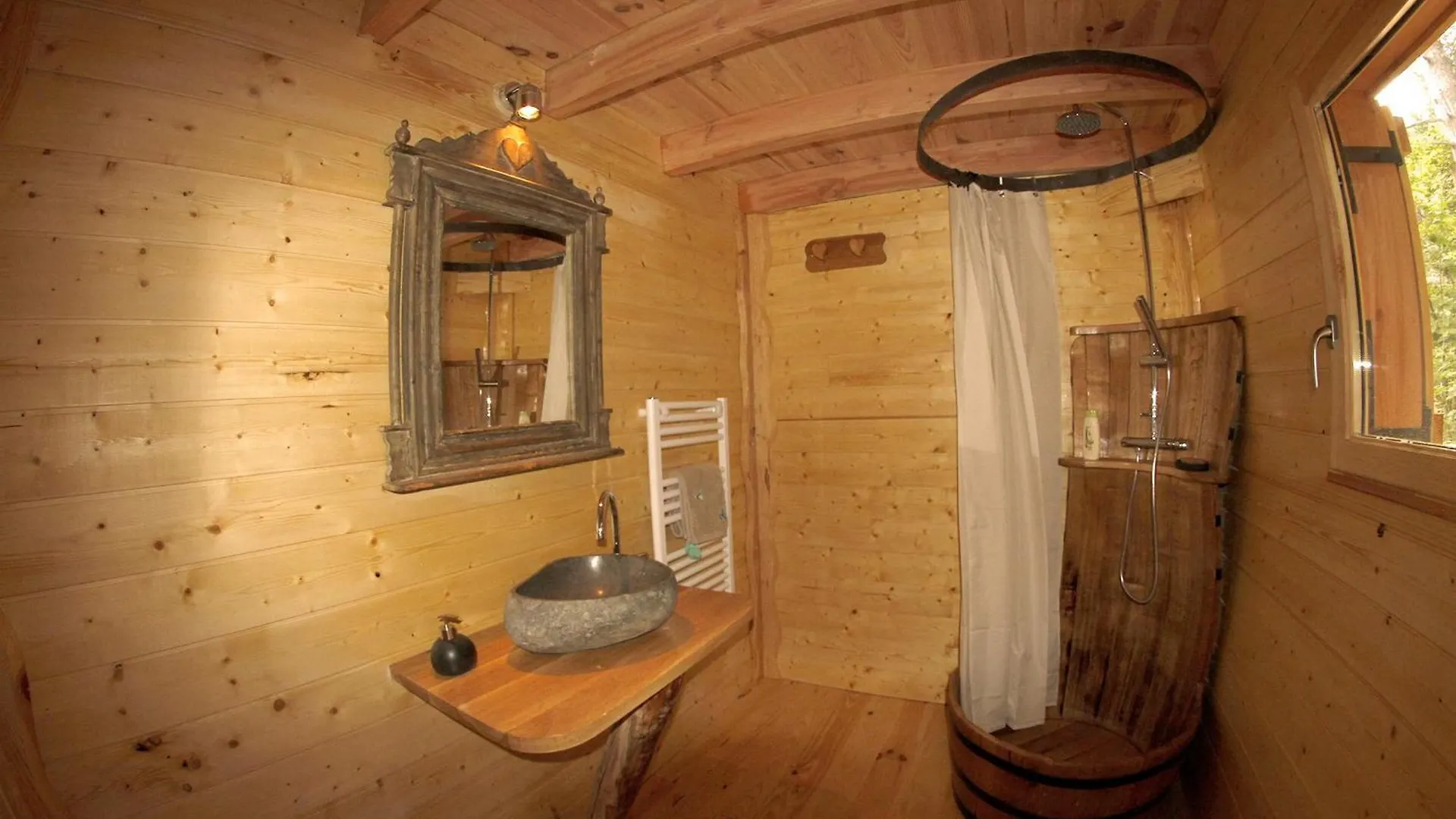 Guest house Cabanes Des Pins Sylvestres Boreon Saint-Martin-Vesubie