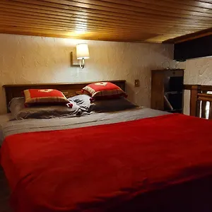 Un Studio, Histoire : Le Palais Gubernatis. Appartement
