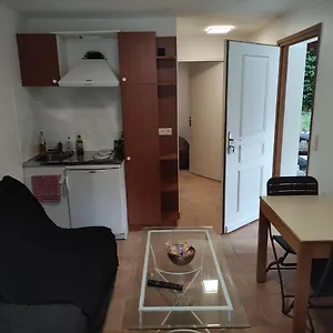 Deux Pièces Avec Grande Terrasse Au Calme Appartement
